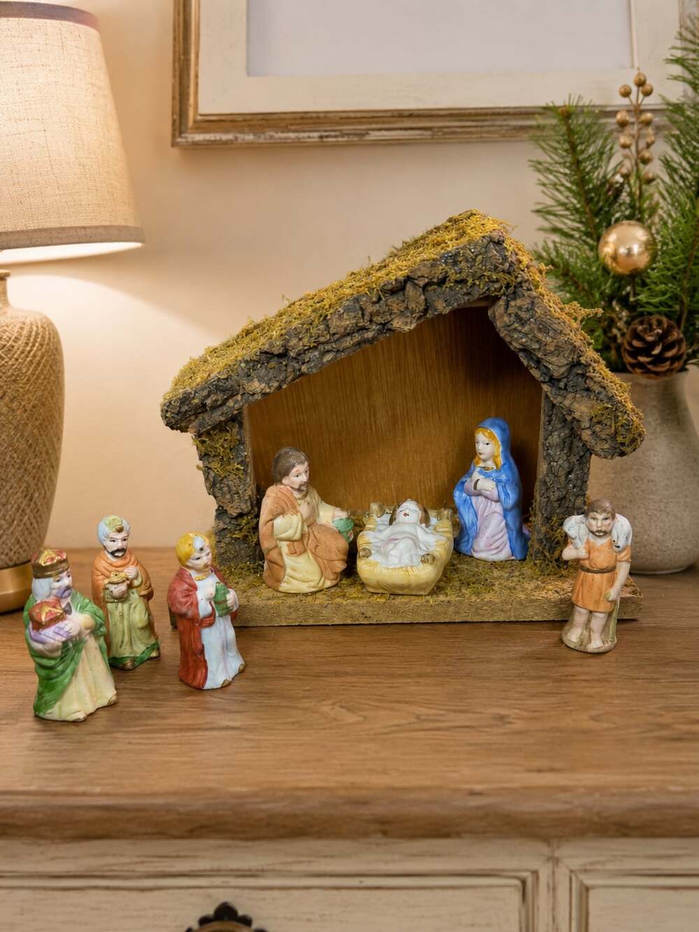 Vintage 1986 Flambro Imports 8-Piece Porcelain Nativity Set with Stable